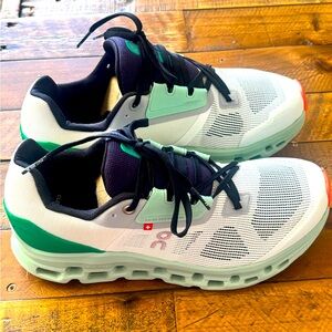 Women’s oncloud cloudstratus 2.0 shoes